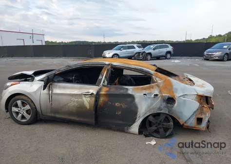 2013 Hyundai Elantra Gls (Ulsan Plant) z USA, uszkodzony, nr VIN KMHDH4AE6DU861169